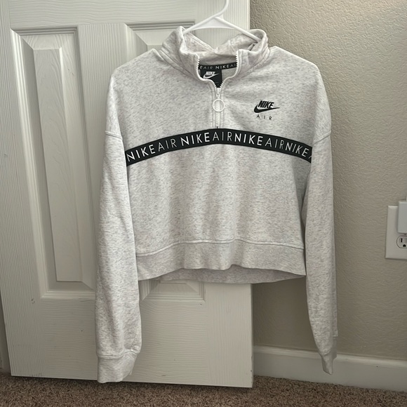Gray Nike high zip cropped sweatshirt. Slightly used and in good condition - Picture 1 of 3